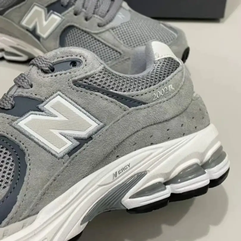 New Balance 2002R vista 4