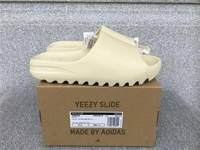 Crocs x Lightning McQueen/ Yeezy Slippers (30+) vista 4
