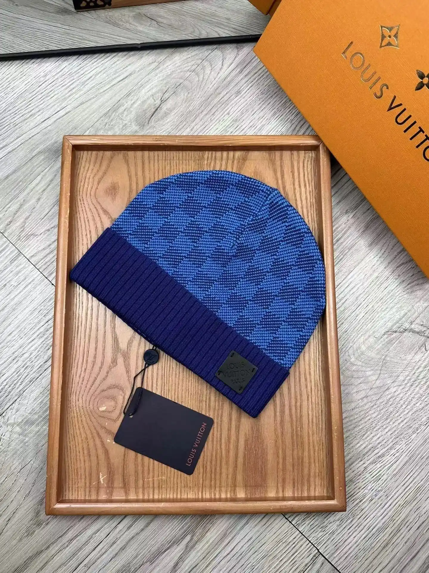 Louis Vuitton Damier Beanie Knitted Hat [28+ Styles] vista 3