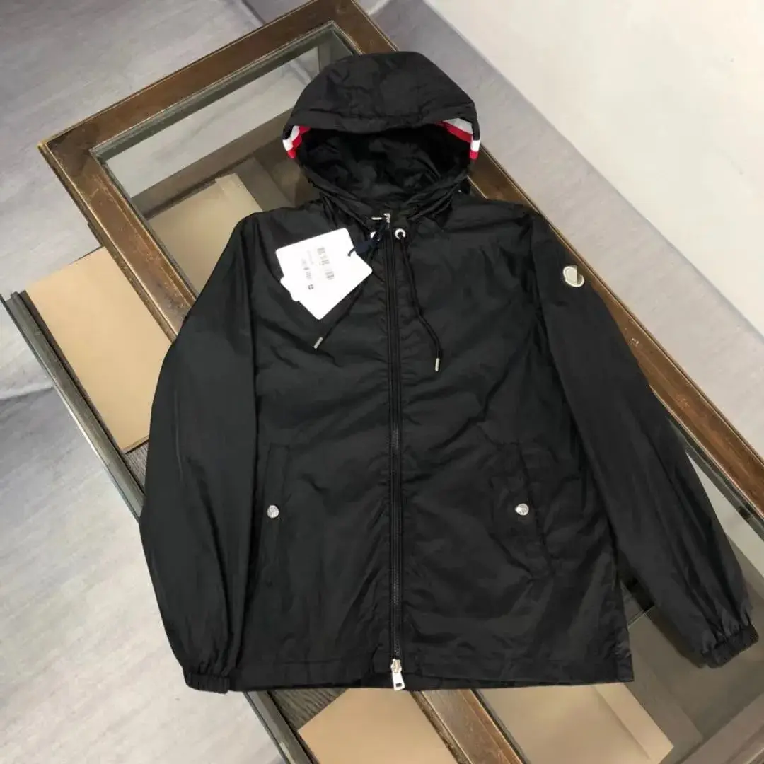 Moncler Hooded Down Jacket vista 2