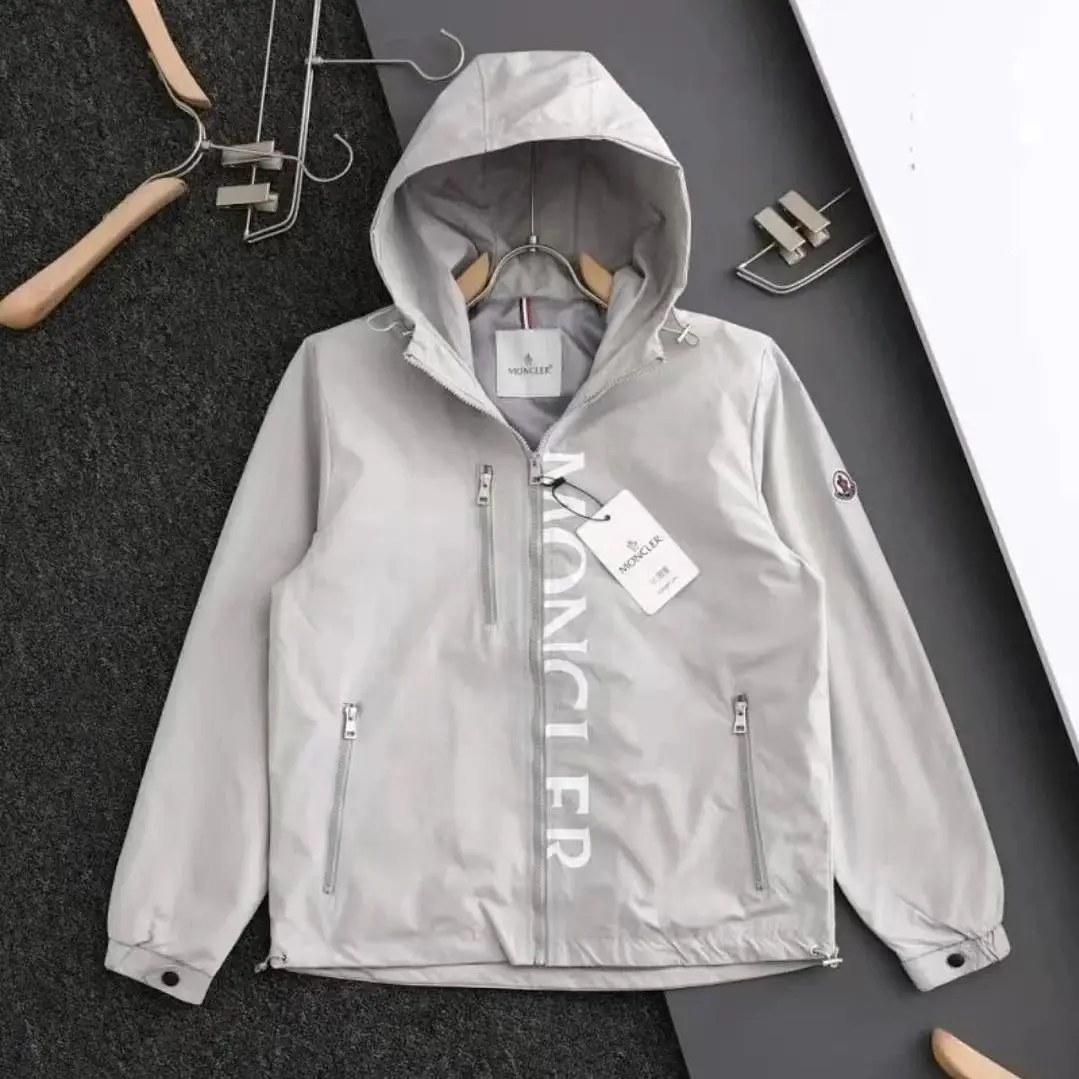 Moncler Hooded Down Jacket vista 4