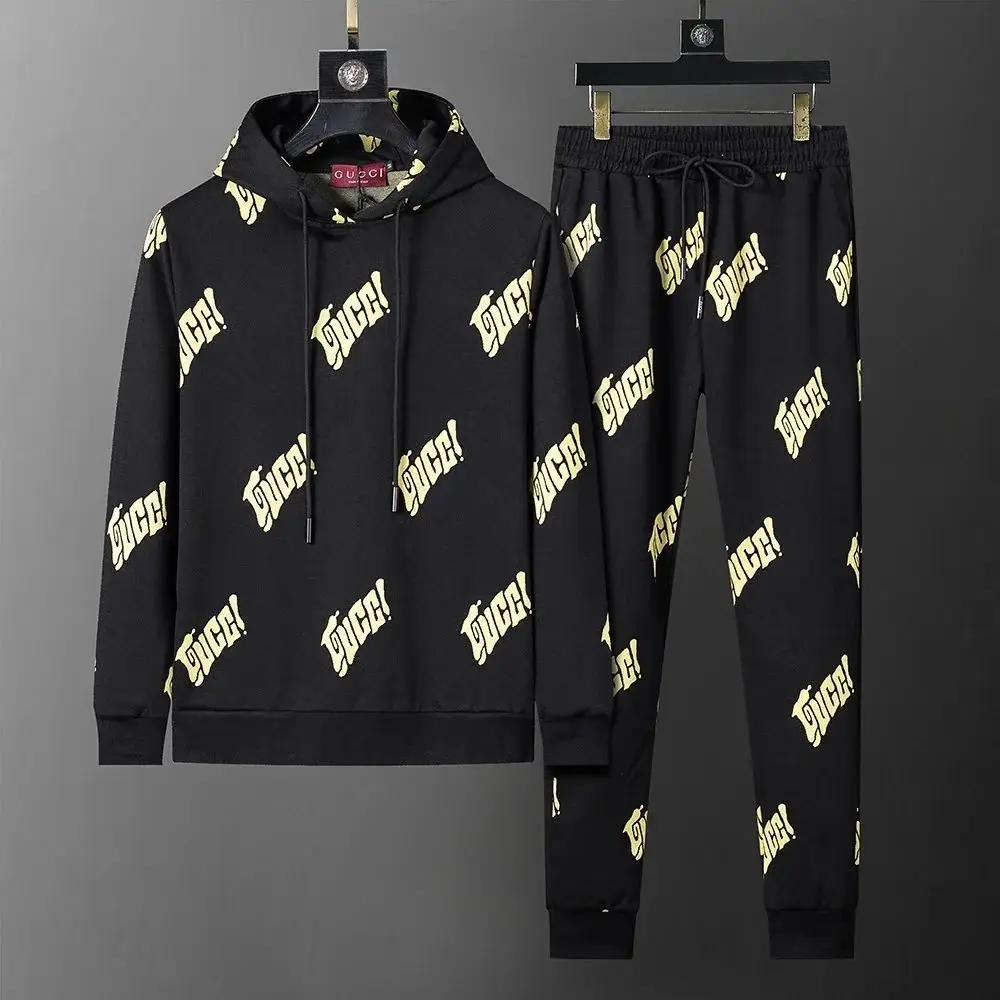 Gucci GG Supreme Hoodie & Jogger Set #Gucci_Sou #Suit_Sou vista 3