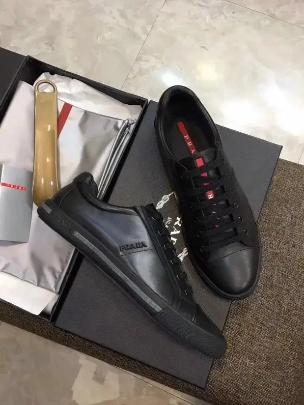 Prada Linea Rossa Sneakers vista 4