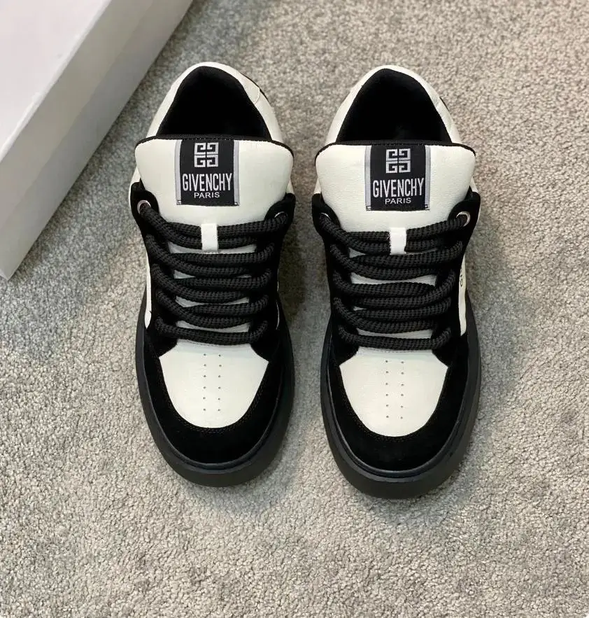 Givenchy B22 Sneakers and Slip-Ons [Casual Shoes] vista 2