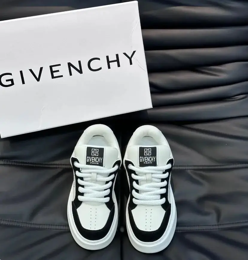 Givenchy B22 Sneakers and Slip-Ons [Casual Shoes] vista 4