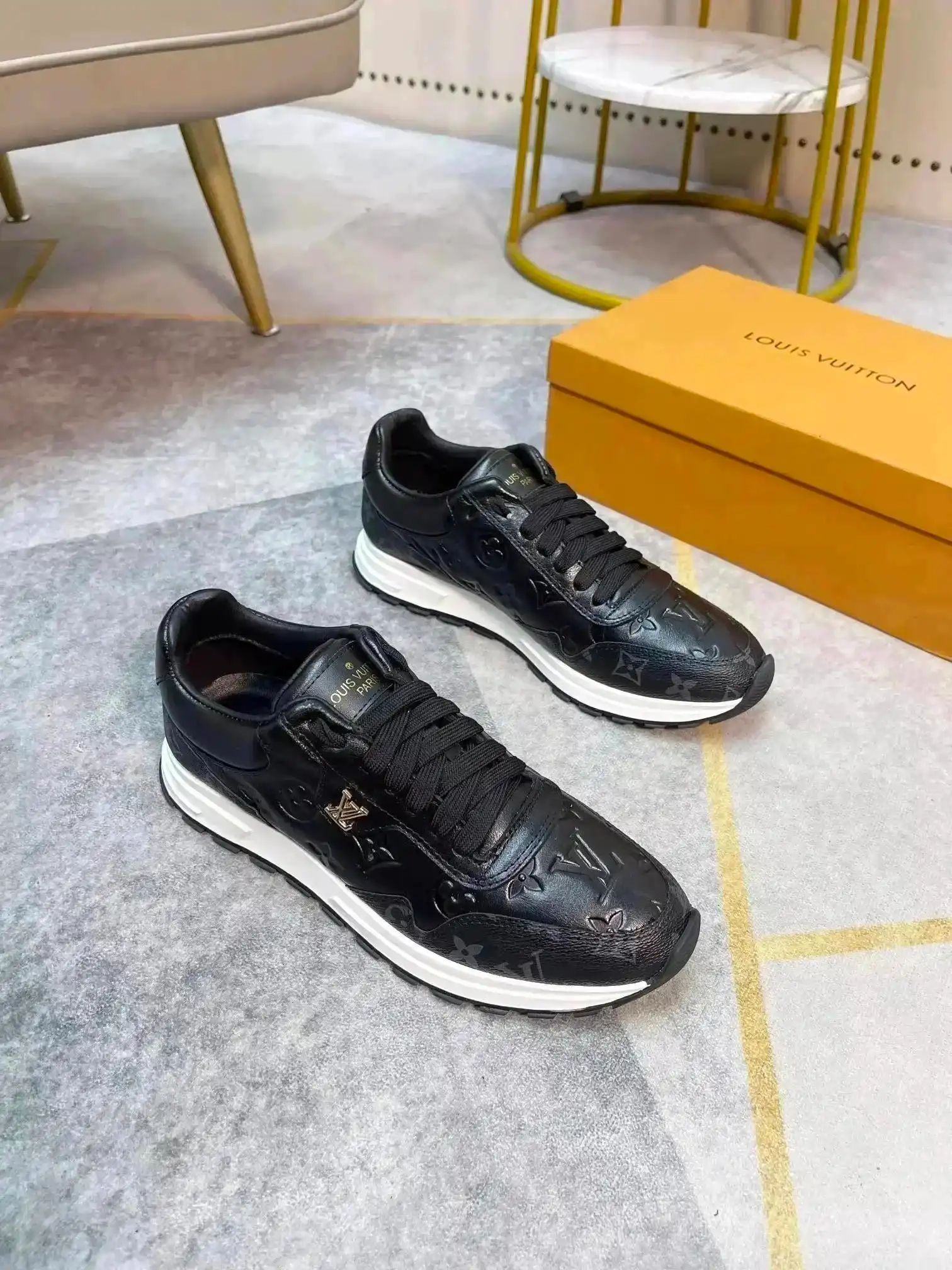 LV Trainer Moncler Hogan Sneakers [40 styles] vista 3