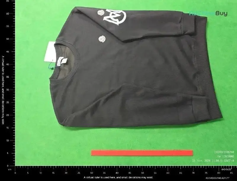 Moncler Men's Black Logo Sweatshirt - Comfortable and Stylish vista 3