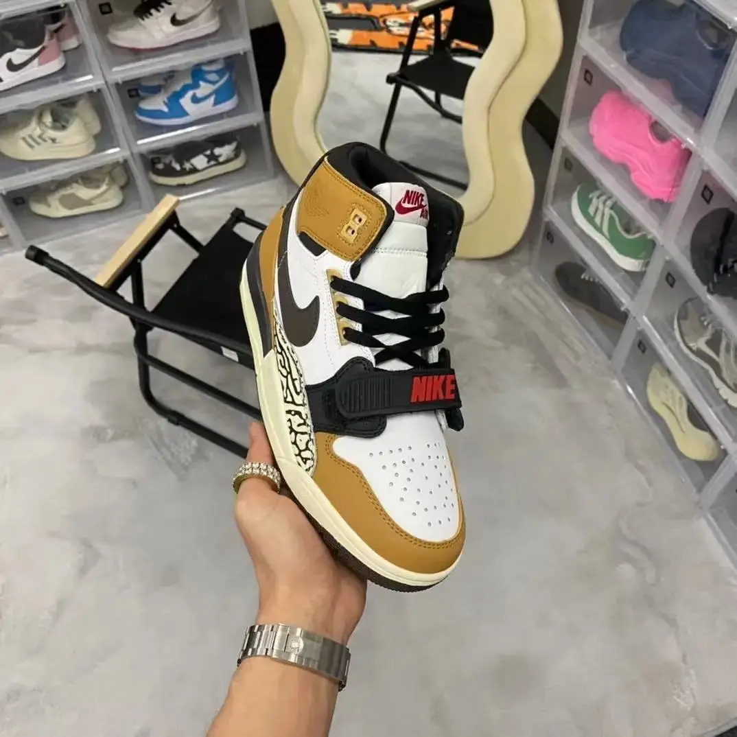 Ver las 4 fotos Nike Air Jordan 312 Sneakers