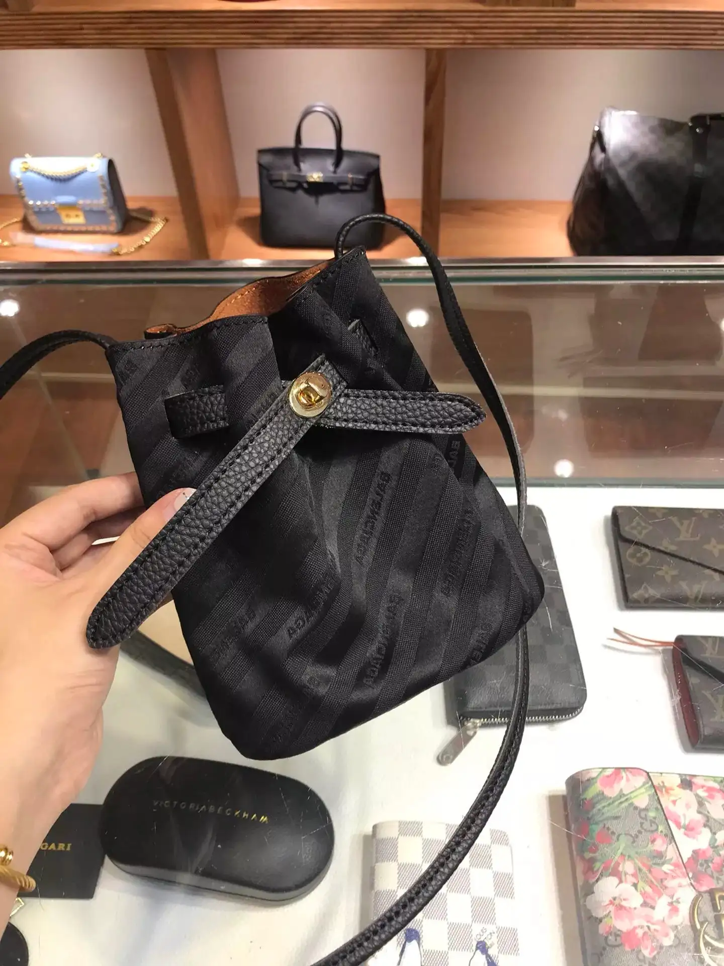 Balenciaga Bucket Bag [10 styles] vista 2