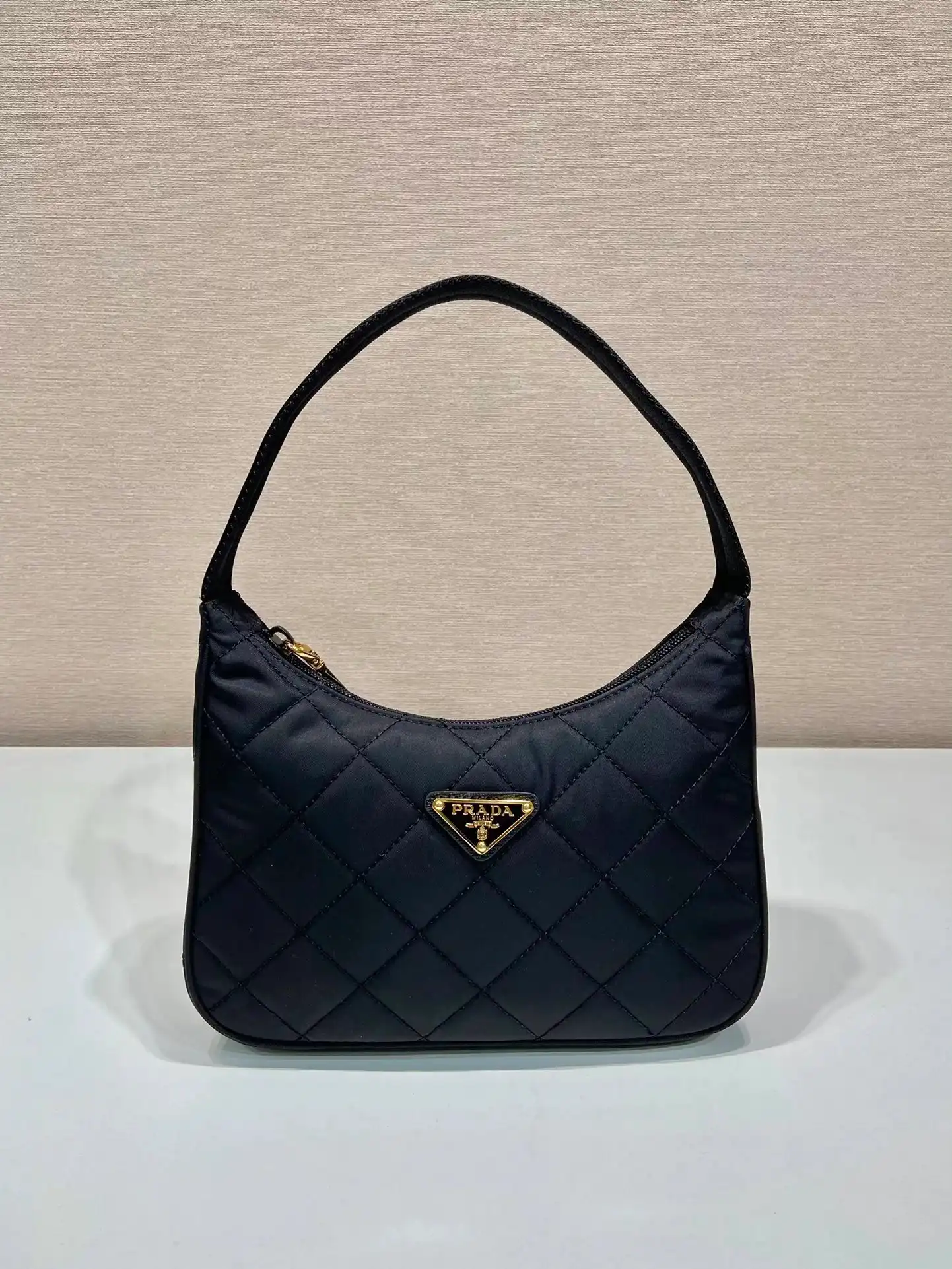 Prada Underarm Bag [12 styles] vista 3