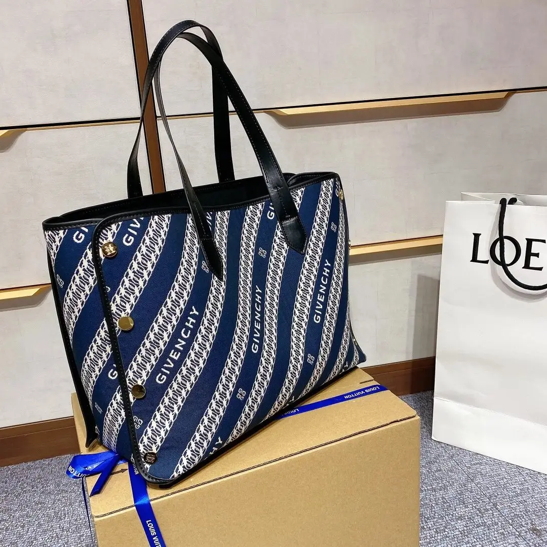 Givenchy Tote Bag [15 styles]