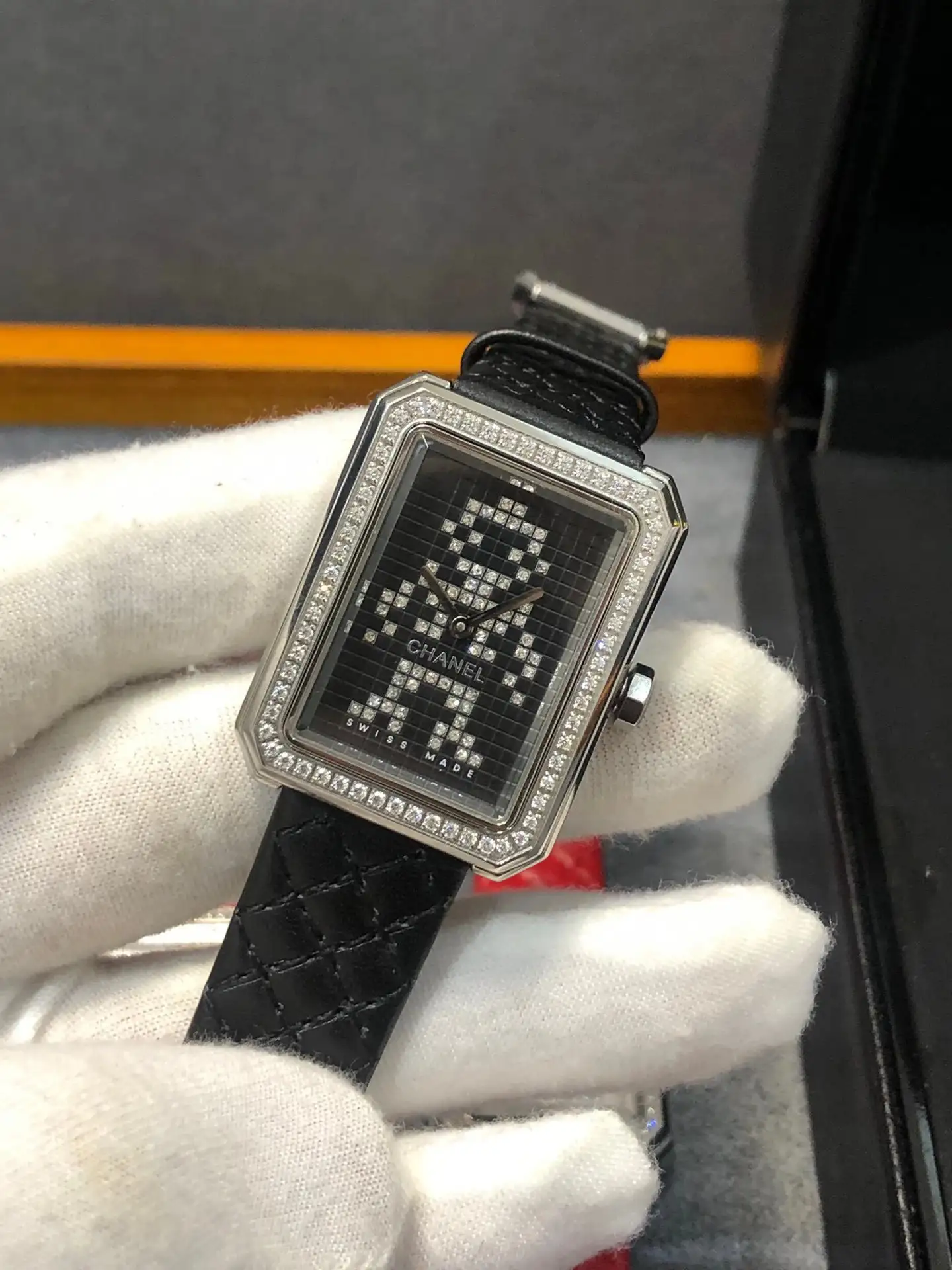 Chanel Quartz Watch [2 styles] vista 2