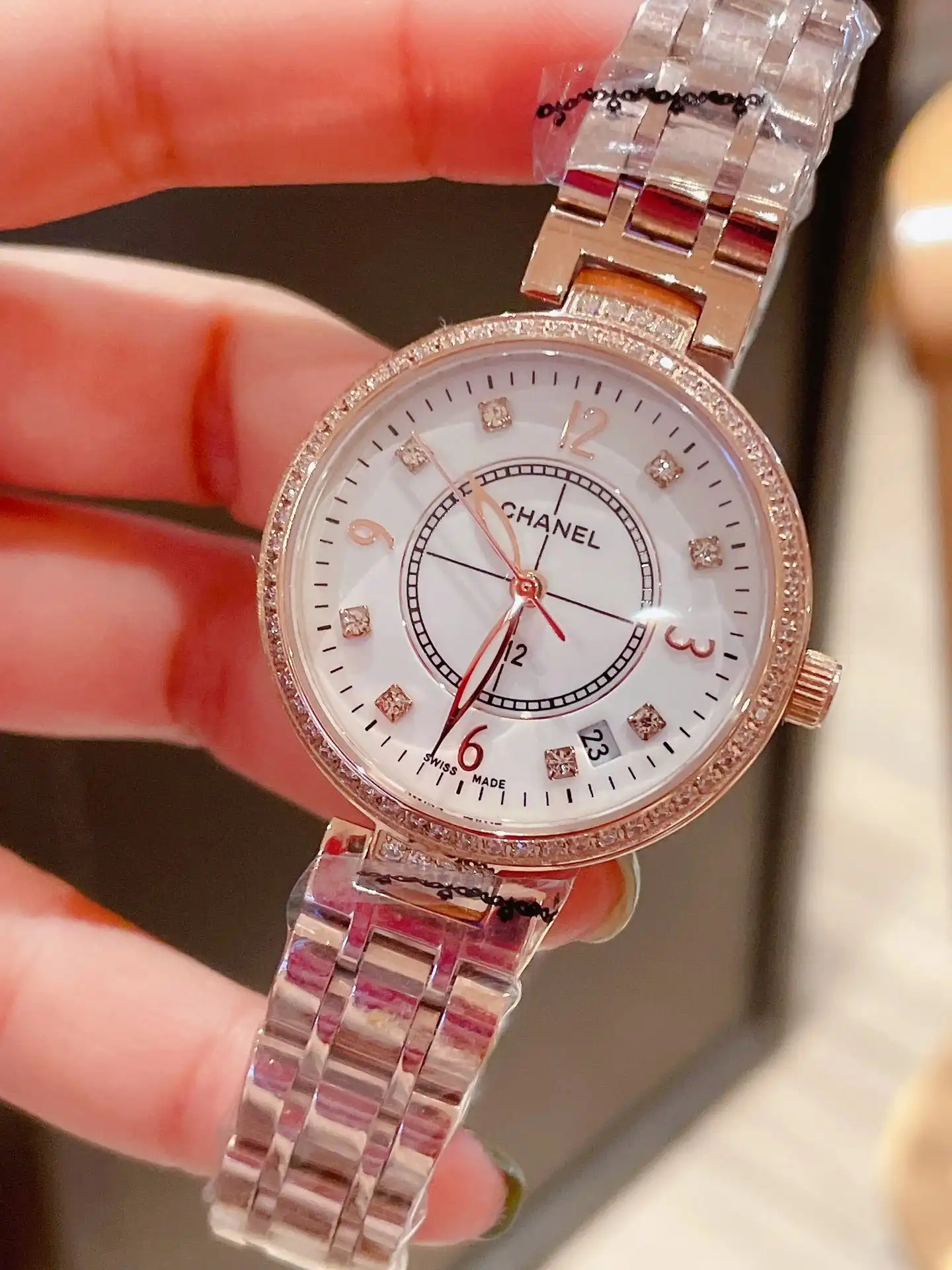 Chanel Quartz Watch [2 styles] vista 2
