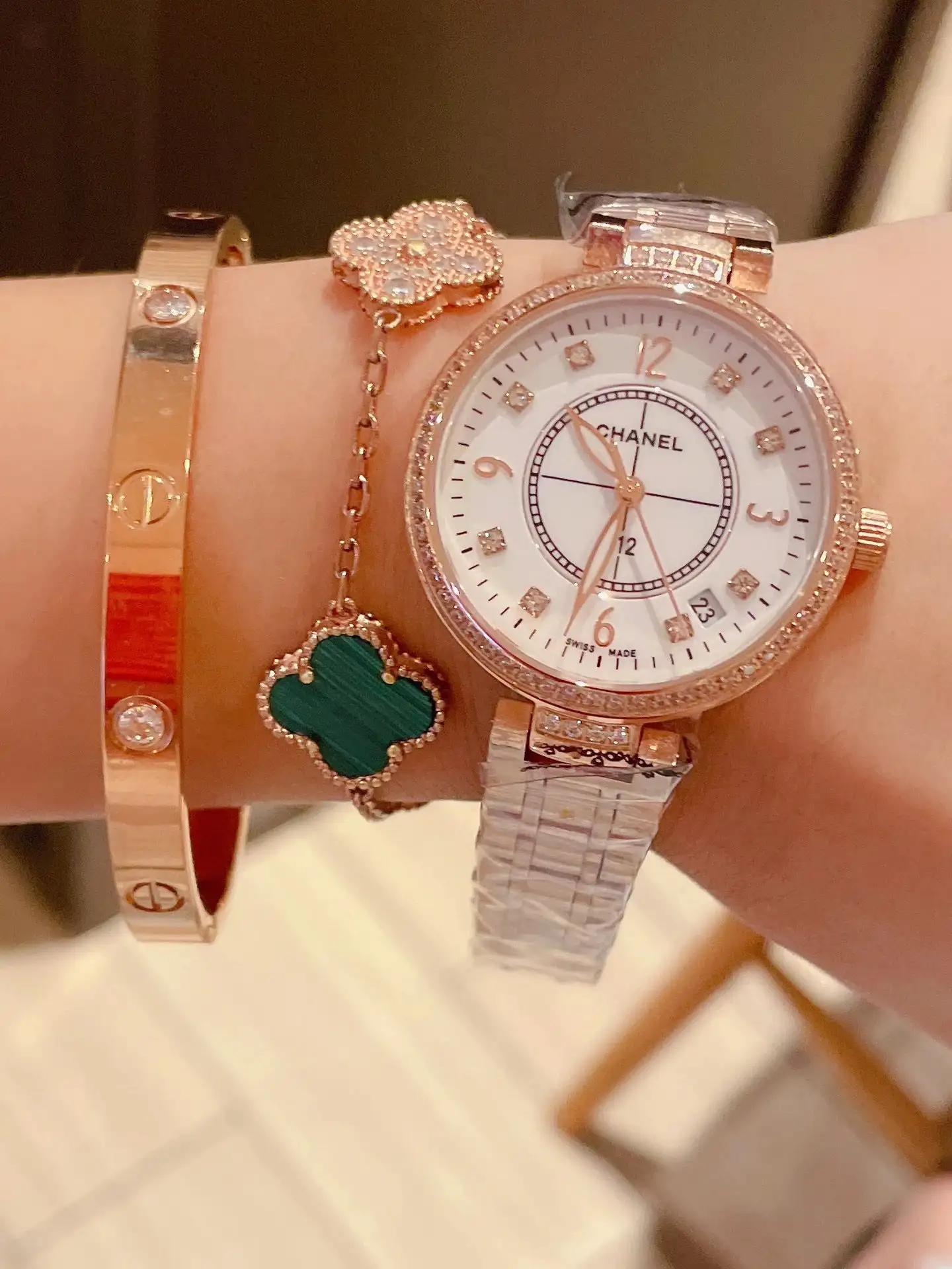 Chanel Quartz Watch [2 styles] vista 3