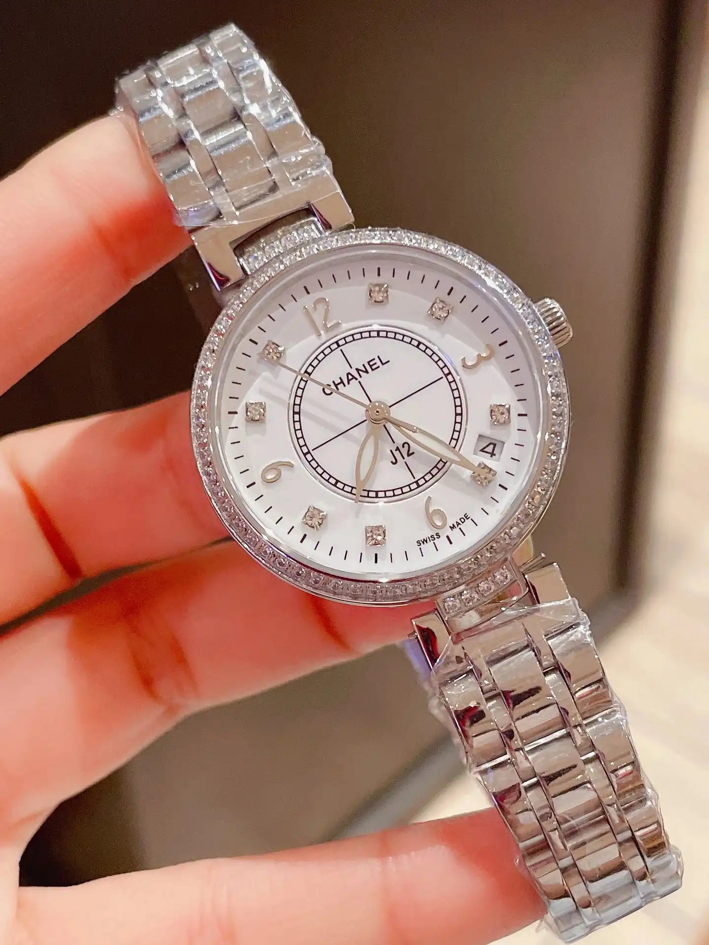 Chanel Quartz Watch [2 styles] vista 4