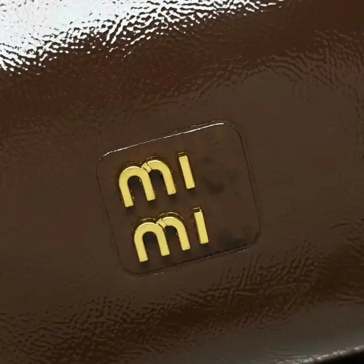Miu Miu Chain Bag [2 styles] vista 3