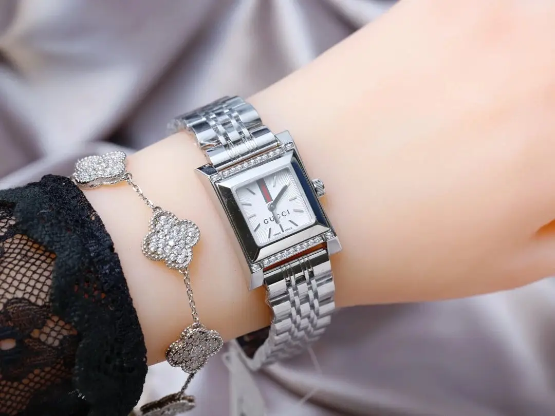 Gucci Quartz Watch [4 styles] vista 2